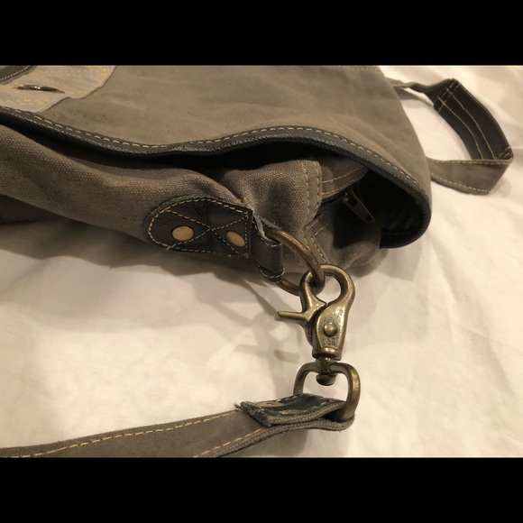 Canvas/leatherette messenger/laptop/satchel bag - Picture 3 of 11
